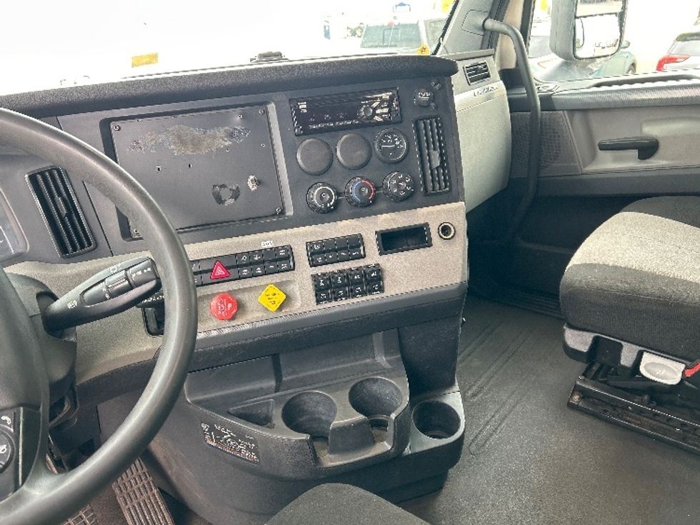 Sleeper Tractor-Heavy Duty Tractors-Freightliner-2020-T12664ST-Rothschild-WI-588,188\n\t\tmiles-$ 49,000 - Image 12