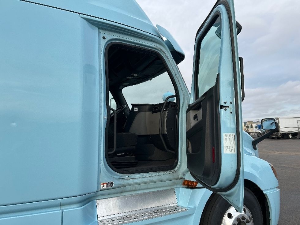 Sleeper Tractor-Heavy Duty Tractors-Freightliner-2020-T12664ST-Rothschild-WI-593,363\n\t\tmiles-$ 49,750 - Image 13