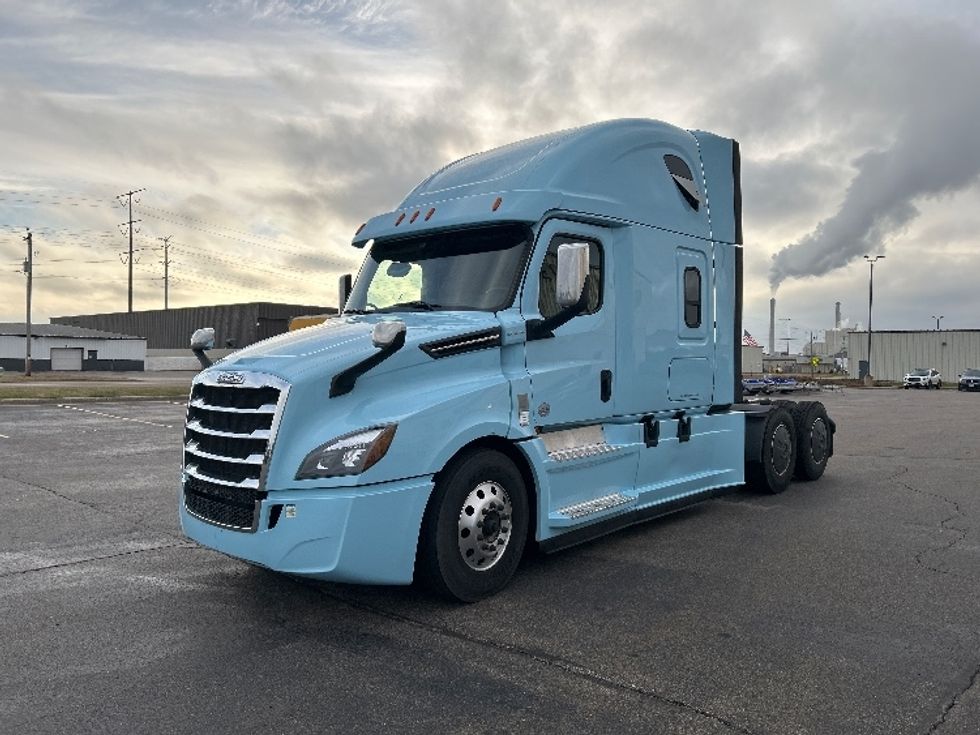 Sleeper Tractor-Heavy Duty Tractors-Freightliner-2020-T12664ST-Rothschild-WI-593,363\n\t\tmiles-$ 49,750 - Image 3