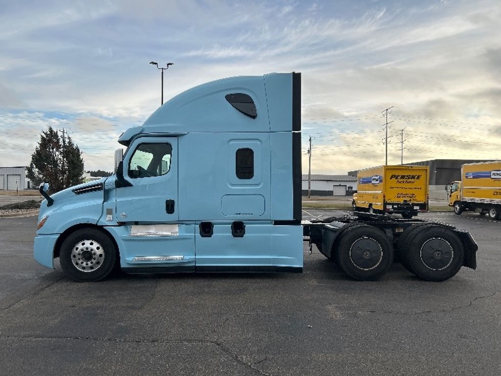 Sleeper Tractor-Heavy Duty Tractors-Freightliner-2020-T12664ST-Rothschild-WI-593,363\n\t\tmiles-$ 49,750 - Image 4