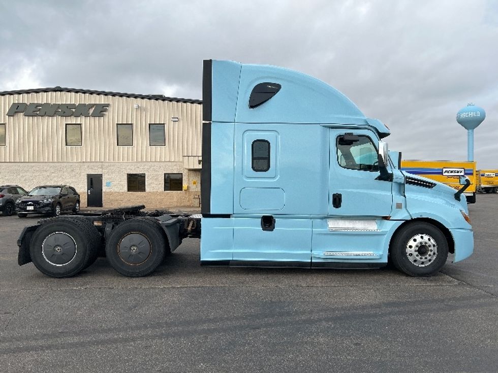 Sleeper Tractor-Heavy Duty Tractors-Freightliner-2020-T12664ST-Rothschild-WI-593,363\n\t\tmiles-$ 49,750 - Image 8