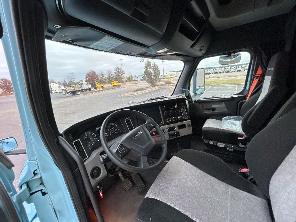 Sleeper Tractor-Heavy Duty Tractors-Freightliner-2020-T12664ST-Rothschild-WI-611,549\n\t\tmiles-$ 48,500 - Image 10