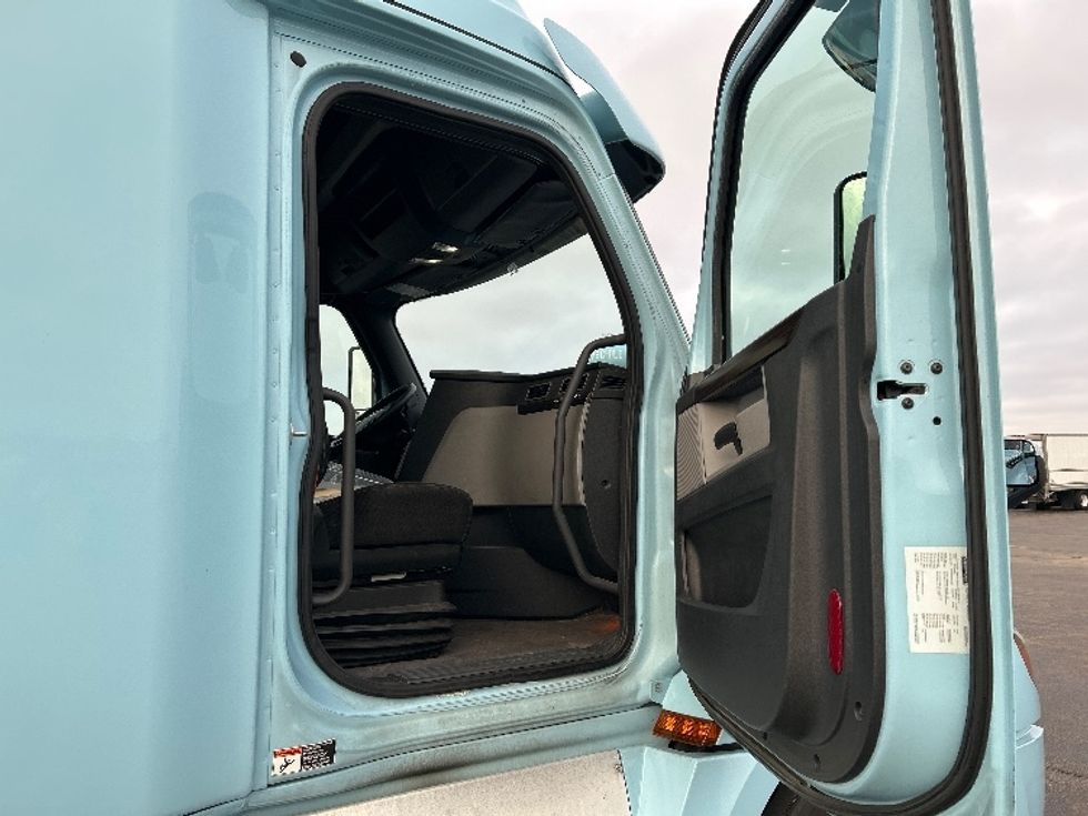 Sleeper Tractor-Heavy Duty Tractors-Freightliner-2020-T12664ST-Rothschild-WI-611,549\n\t\tmiles-$ 48,500 - Image 13