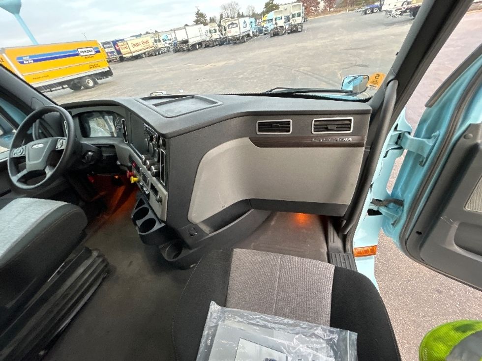 Sleeper Tractor-Heavy Duty Tractors-Freightliner-2020-T12664ST-Rothschild-WI-611,549\n\t\tmiles-$ 48,500 - Image 14