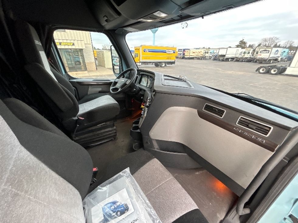 Sleeper Tractor-Heavy Duty Tractors-Freightliner-2020-T12664ST-Rothschild-WI-611,549\n\t\tmiles-$ 48,500 - Image 15