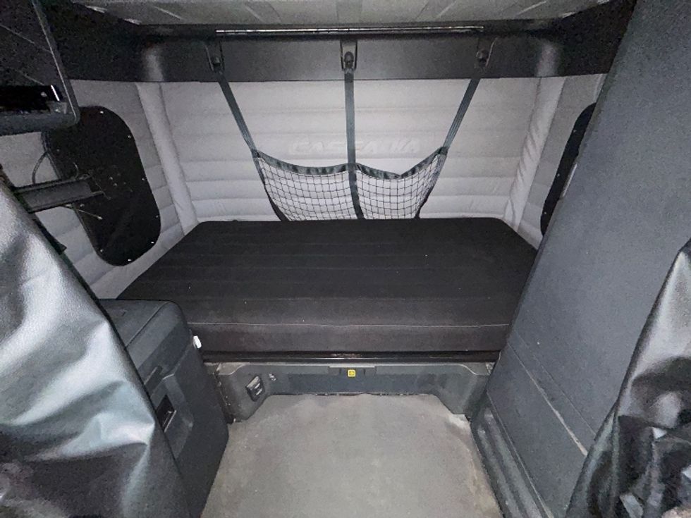 Sleeper Tractor-Heavy Duty Tractors-Freightliner-2020-T12664ST-Rothschild-WI-611,549\n\t\tmiles-$ 48,500 - Image 16