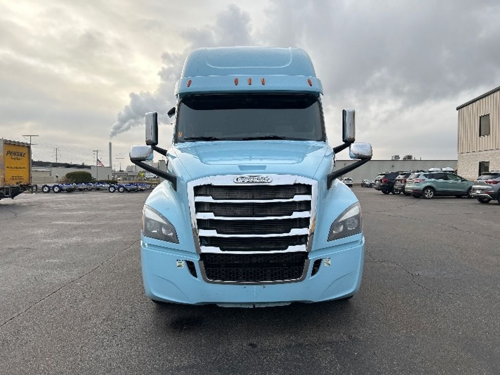 Sleeper Tractor-Heavy Duty Tractors-Freightliner-2020-T12664ST-Rothschild-WI-611,549\n\t\tmiles-$ 48,500 - Image 2