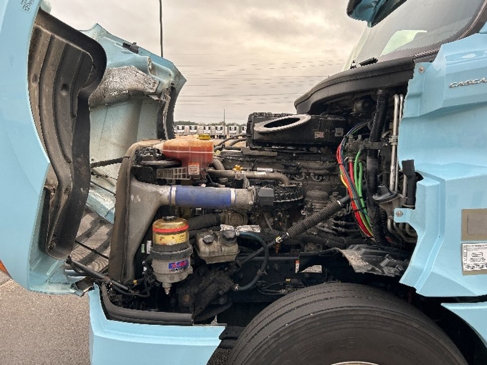 Sleeper Tractor-Heavy Duty Tractors-Freightliner-2020-T12664ST-Rothschild-WI-611,549\n\t\tmiles-$ 48,500 - Image 21