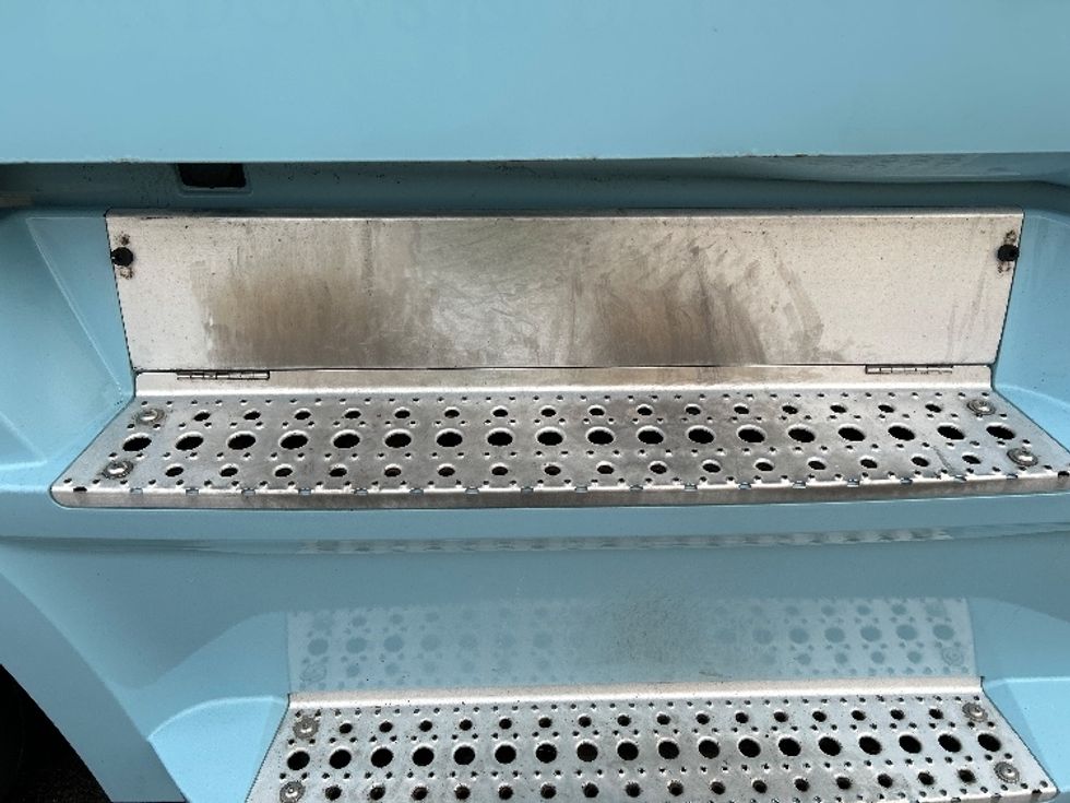 Sleeper Tractor-Heavy Duty Tractors-Freightliner-2020-T12664ST-Rothschild-WI-611,549\n\t\tmiles-$ 48,500 - Image 22