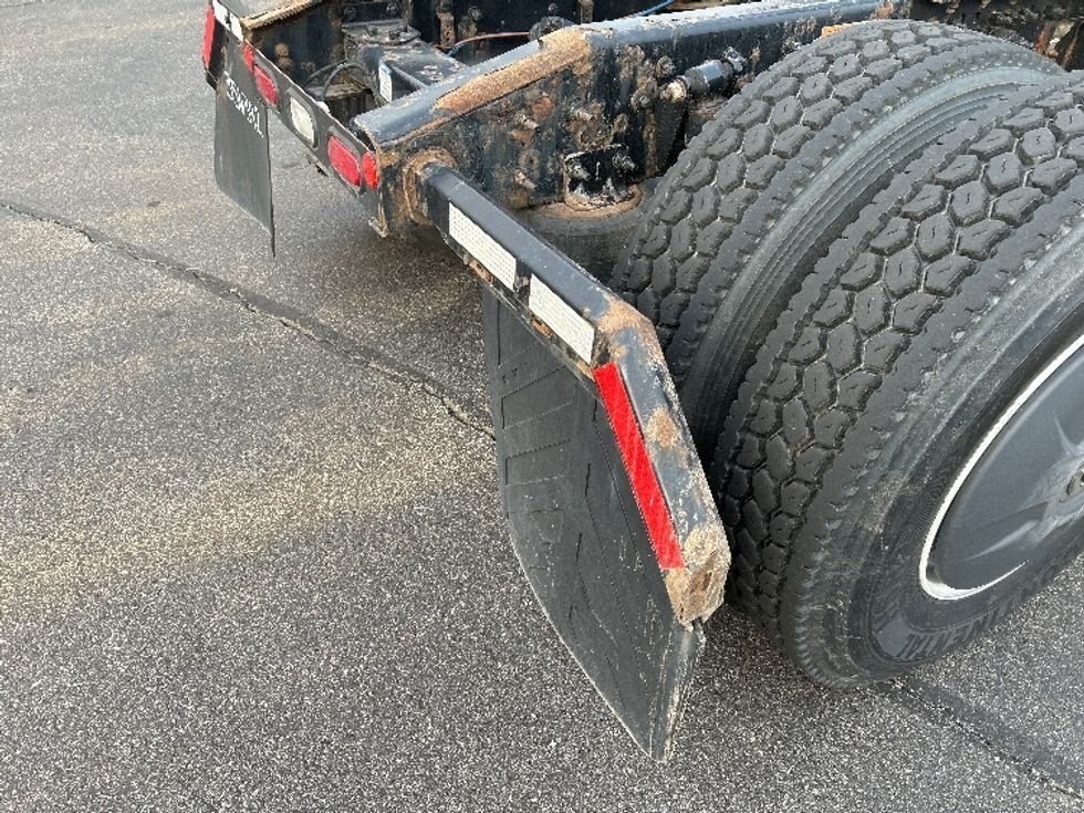 Sleeper Tractor-Heavy Duty Tractors-Freightliner-2020-T12664ST-Rothschild-WI-611,549\n\t\tmiles-$ 48,500 - Image 24