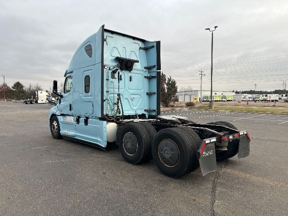 Sleeper Tractor-Heavy Duty Tractors-Freightliner-2020-T12664ST-Rothschild-WI-611,549\n\t\tmiles-$ 48,500 - Image 5