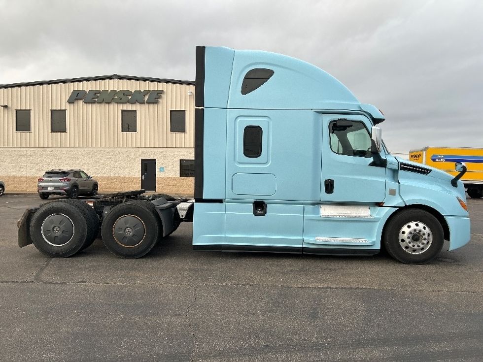 Sleeper Tractor-Heavy Duty Tractors-Freightliner-2020-T12664ST-Rothschild-WI-611,549\n\t\tmiles-$ 48,500 - Image 8