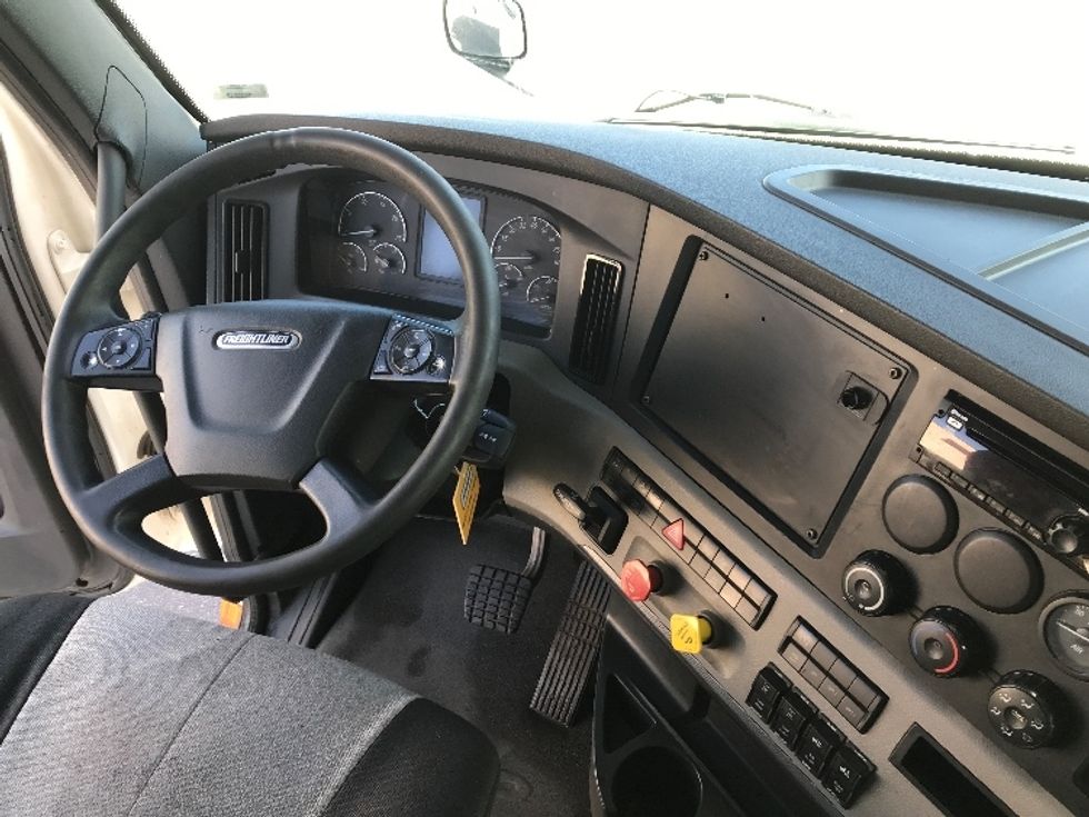 Sleeper Tractor-Heavy Duty Tractors-Freightliner-2020-T12664ST-Rothschild-WI-659,752\n\t\tmiles-$ 43,250 - Image 12