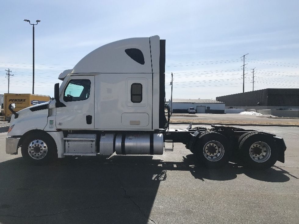 Sleeper Tractor-Heavy Duty Tractors-Freightliner-2020-T12664ST-Rothschild-WI-659,752\n\t\tmiles-$ 43,250 - Image 8