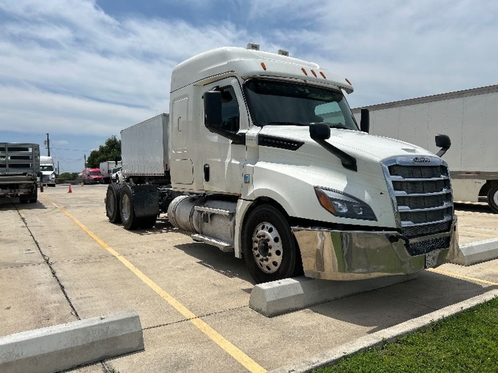 Sleeper Tractor-Heavy Duty Tractors-Freightliner-2020-T12664ST-Round Rock-TX-468,086\n\t\tmiles-$ 17,500 - Image 1