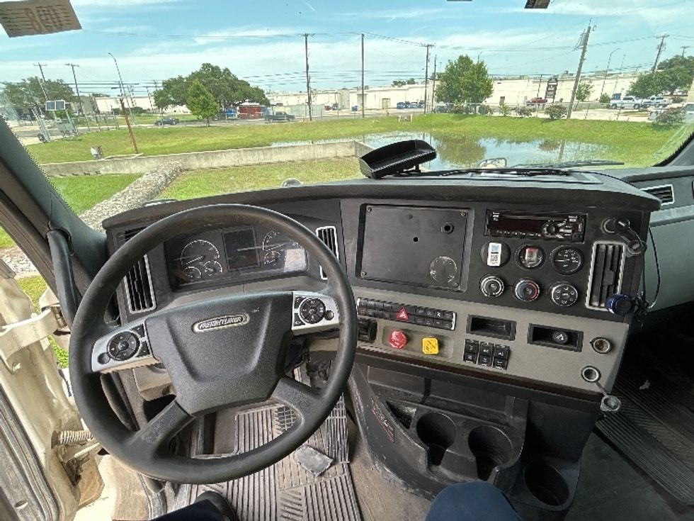 Sleeper Tractor-Heavy Duty Tractors-Freightliner-2020-T12664ST-Round Rock-TX-468,086\n\t\tmiles-$ 17,500 - Image 11