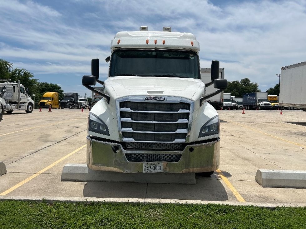 Sleeper Tractor-Heavy Duty Tractors-Freightliner-2020-T12664ST-Round Rock-TX-468,086\n\t\tmiles-$ 17,500 - Image 2