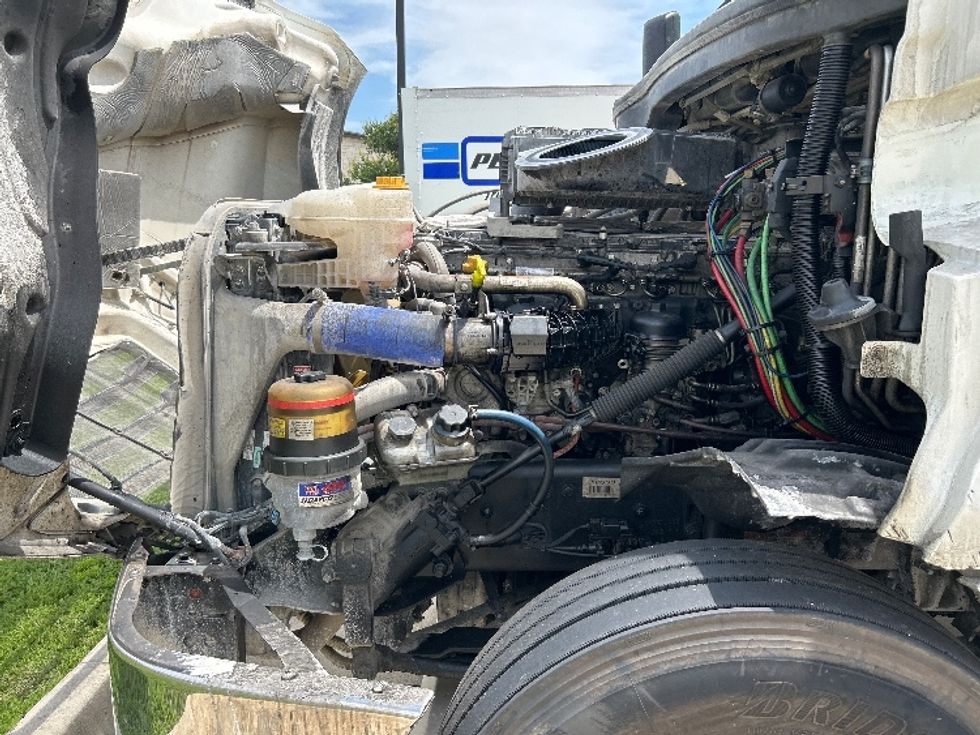 Sleeper Tractor-Heavy Duty Tractors-Freightliner-2020-T12664ST-Round Rock-TX-468,086\n\t\tmiles-$ 17,500 - Image 21