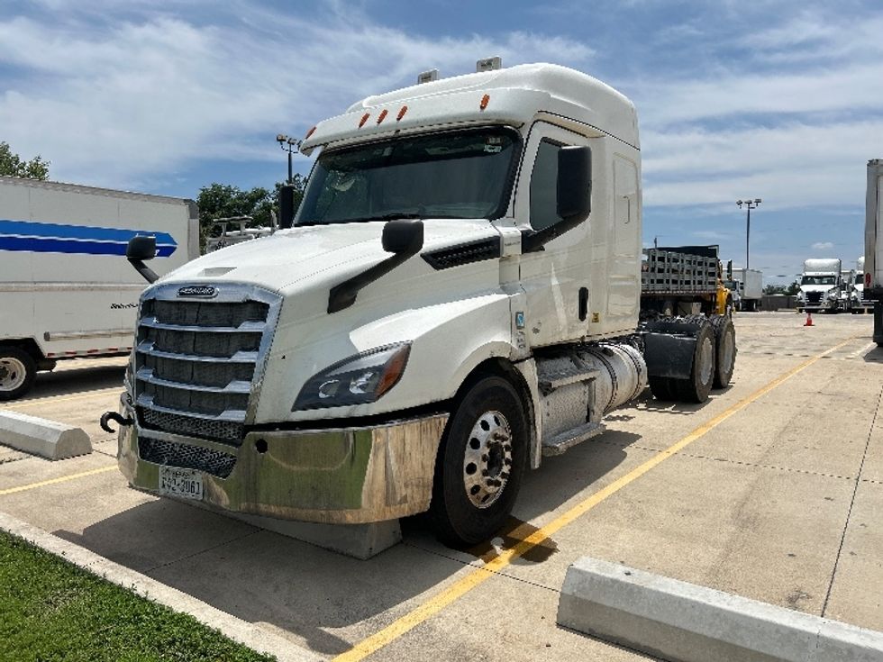 Sleeper Tractor-Heavy Duty Tractors-Freightliner-2020-T12664ST-Round Rock-TX-468,086\n\t\tmiles-$ 17,500 - Image 3