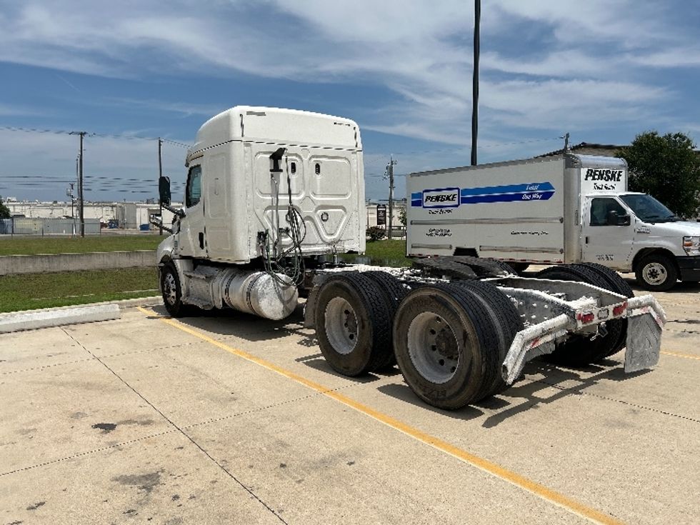 Sleeper Tractor-Heavy Duty Tractors-Freightliner-2020-T12664ST-Round Rock-TX-468,086\n\t\tmiles-$ 17,500 - Image 5