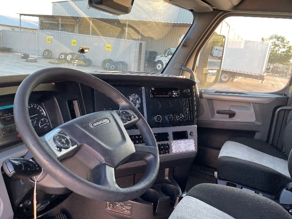 Sleeper Tractor-Heavy Duty Tractors-Freightliner-2020-T12664ST-Round Rock-TX-585,529\n\t\tmiles-$ 57,750 - Image 10