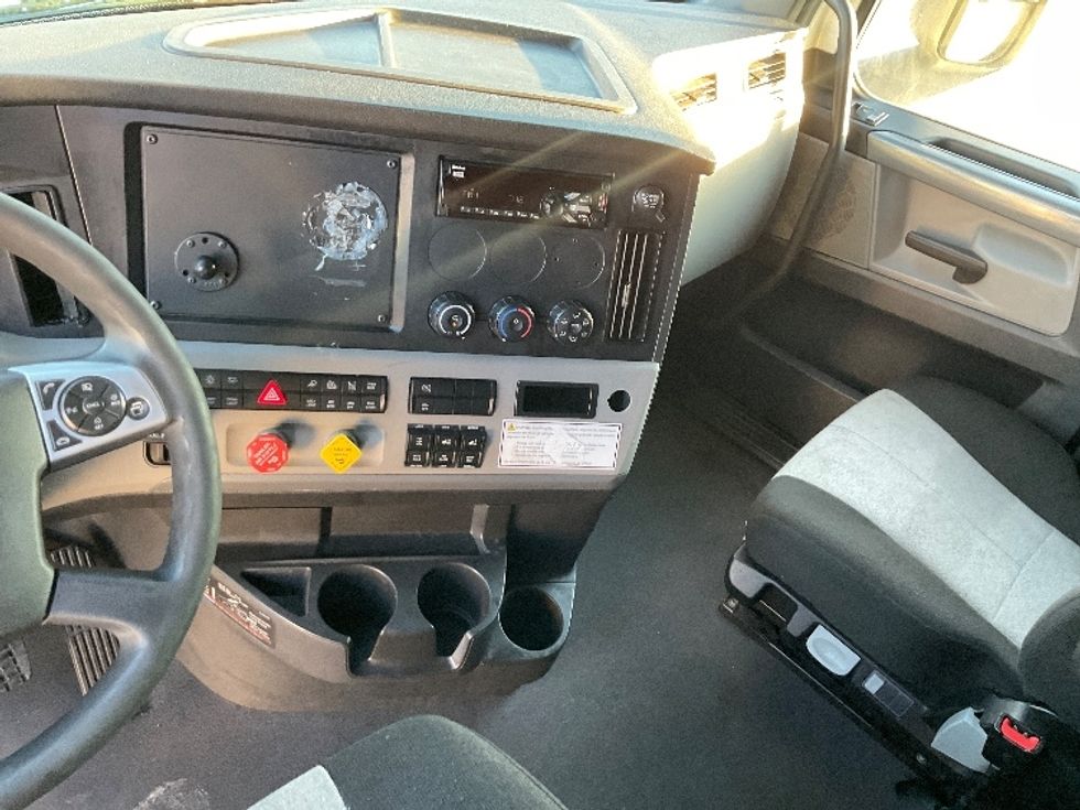 Sleeper Tractor-Heavy Duty Tractors-Freightliner-2020-T12664ST-Round Rock-TX-585,529\n\t\tmiles-$ 57,750 - Image 12