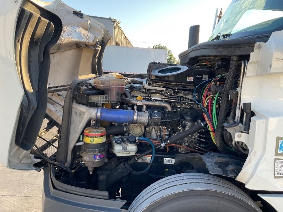 Sleeper Tractor-Heavy Duty Tractors-Freightliner-2020-T12664ST-Round Rock-TX-585,529\n\t\tmiles-$ 57,750 - Image 20