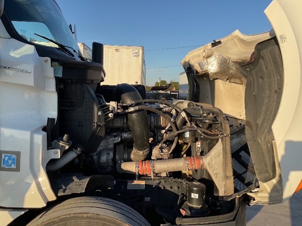 Sleeper Tractor-Heavy Duty Tractors-Freightliner-2020-T12664ST-Round Rock-TX-585,529\n\t\tmiles-$ 57,750 - Image 21