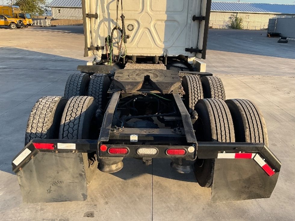 Sleeper Tractor-Heavy Duty Tractors-Freightliner-2020-T12664ST-Round Rock-TX-585,529\n\t\tmiles-$ 57,750 - Image 6