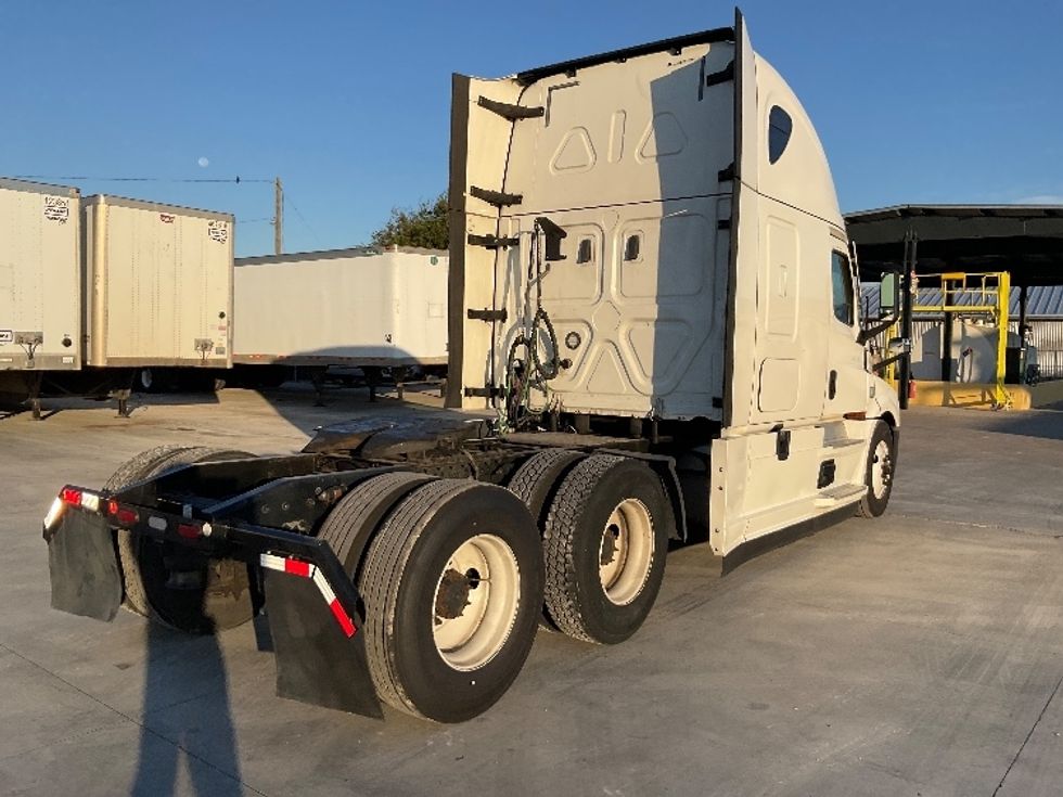 Sleeper Tractor-Heavy Duty Tractors-Freightliner-2020-T12664ST-Round Rock-TX-585,529\n\t\tmiles-$ 57,750 - Image 7