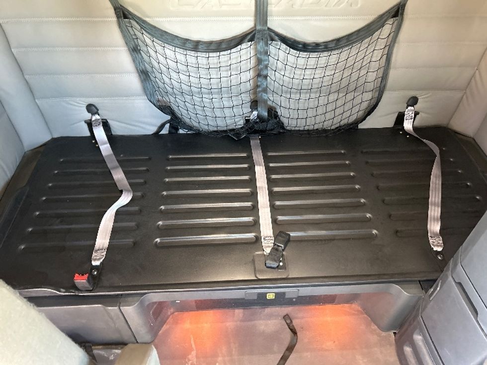 Sleeper Tractor-Heavy Duty Tractors-Freightliner-2020-T12664ST-Saginaw-MI-359,747\n\t\tmiles-$ 70,750 - Image 16