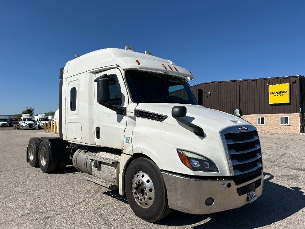 Sleeper Tractor-Heavy Duty Tractors-Freightliner-2020-T12664ST-Saginaw-MI-359,747\n\t\tmiles-$ 70,750 - Image 3