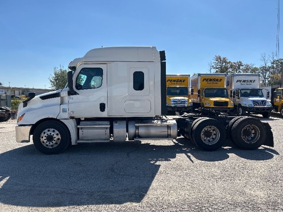 Sleeper Tractor-Heavy Duty Tractors-Freightliner-2020-T12664ST-Saginaw-MI-359,747\n\t\tmiles-$ 70,750 - Image 4