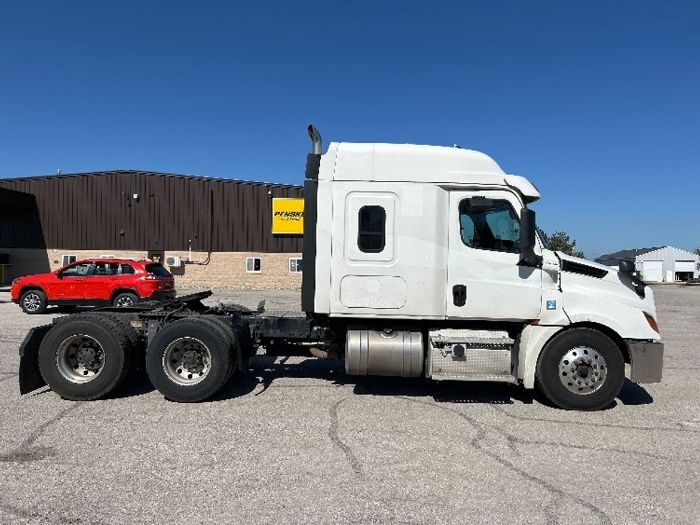 Sleeper Tractor-Heavy Duty Tractors-Freightliner-2020-T12664ST-Saginaw-MI-359,747\n\t\tmiles-$ 70,750 - Image 7