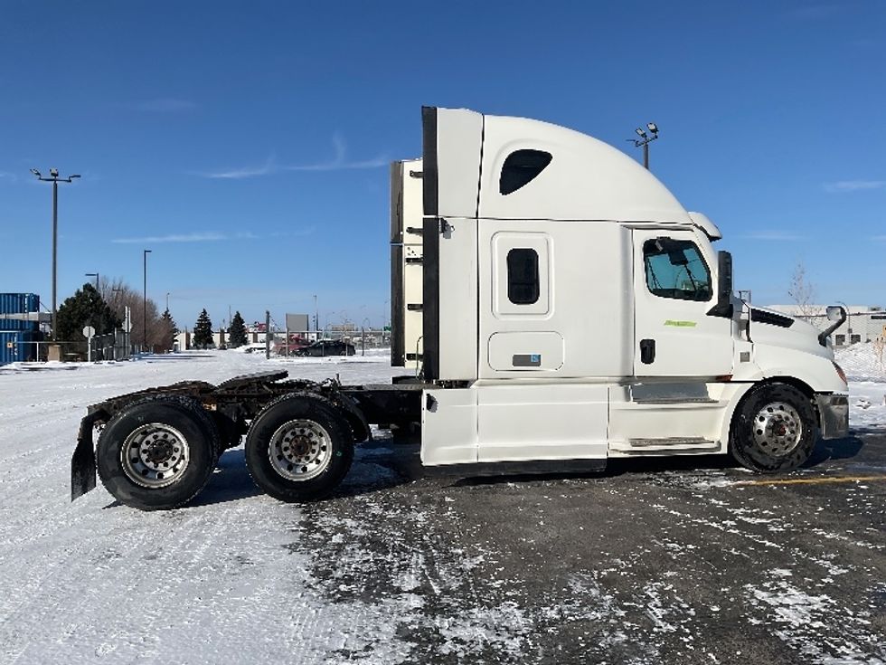 Sleeper Tractor-Heavy Duty Tractors-Freightliner-2020-T12664ST-Saint Laurent-PQ-803,612\n\t\tkm-$ 74,250 - Image 8