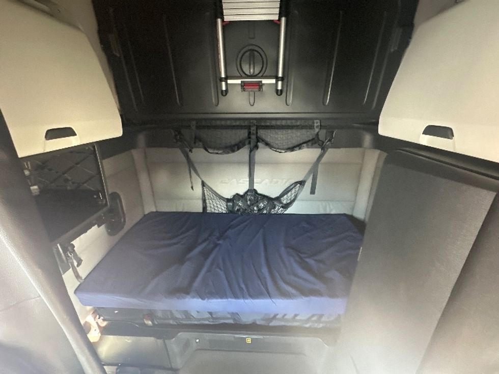 Sleeper Tractor-Heavy Duty Tractors-Freightliner-2020-T12664ST-Saint Louis-MO-514,309\n\t\tmiles-$ 62,000 - Image 16