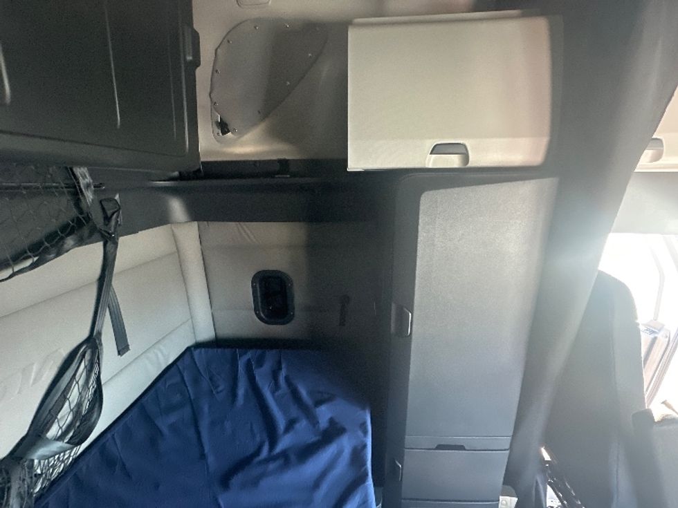 Sleeper Tractor-Heavy Duty Tractors-Freightliner-2020-T12664ST-Saint Louis-MO-514,309\n\t\tmiles-$ 62,000 - Image 18