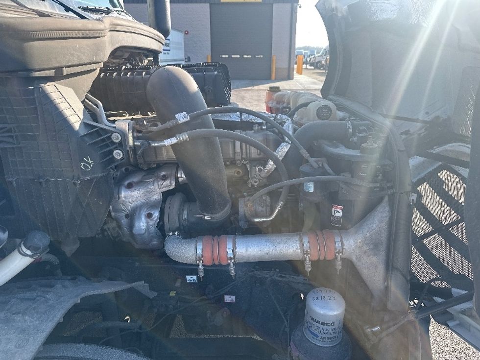 Sleeper Tractor-Heavy Duty Tractors-Freightliner-2020-T12664ST-Saint Louis-MO-514,309\n\t\tmiles-$ 62,000 - Image 20