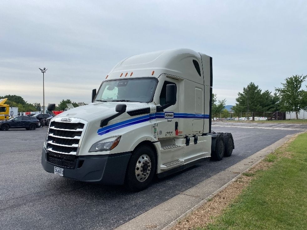 Sleeper Tractor-Heavy Duty Tractors-Freightliner-2020-T12664ST-Salem-VA-591,803\n\t\tmiles-$ 67,000 - Image 3