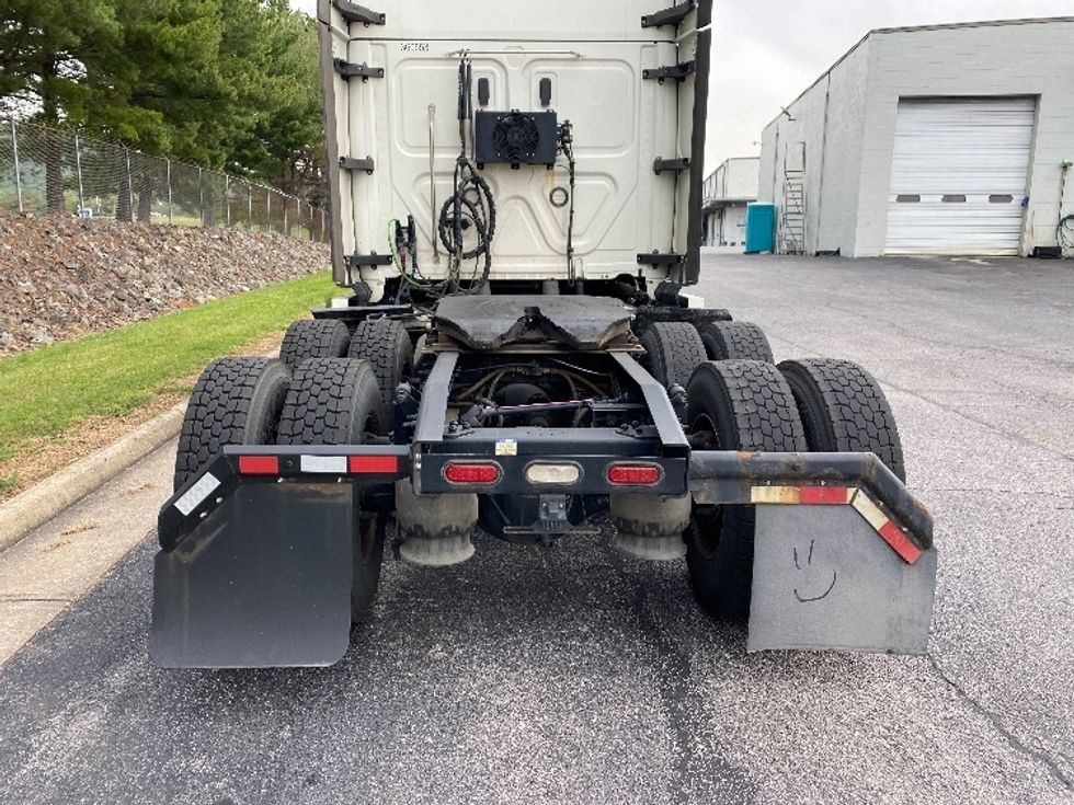 Sleeper Tractor-Heavy Duty Tractors-Freightliner-2020-T12664ST-Salem-VA-591,803\n\t\tmiles-$ 67,000 - Image 6
