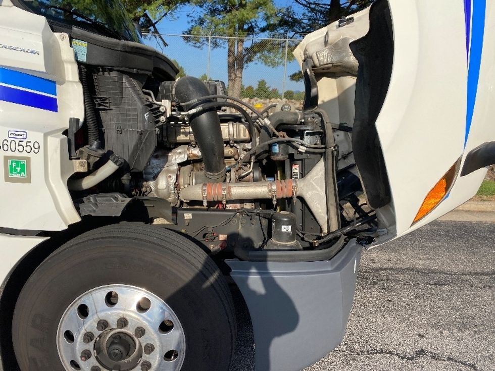 Sleeper Tractor-Heavy Duty Tractors-Freightliner-2020-T12664ST-Salem-VA-610,178\n\t\tmiles-$ 65,750 - Image 20