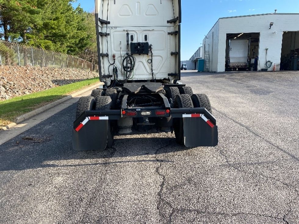 Sleeper Tractor-Heavy Duty Tractors-Freightliner-2020-T12664ST-Salem-VA-610,178\n\t\tmiles-$ 65,750 - Image 6