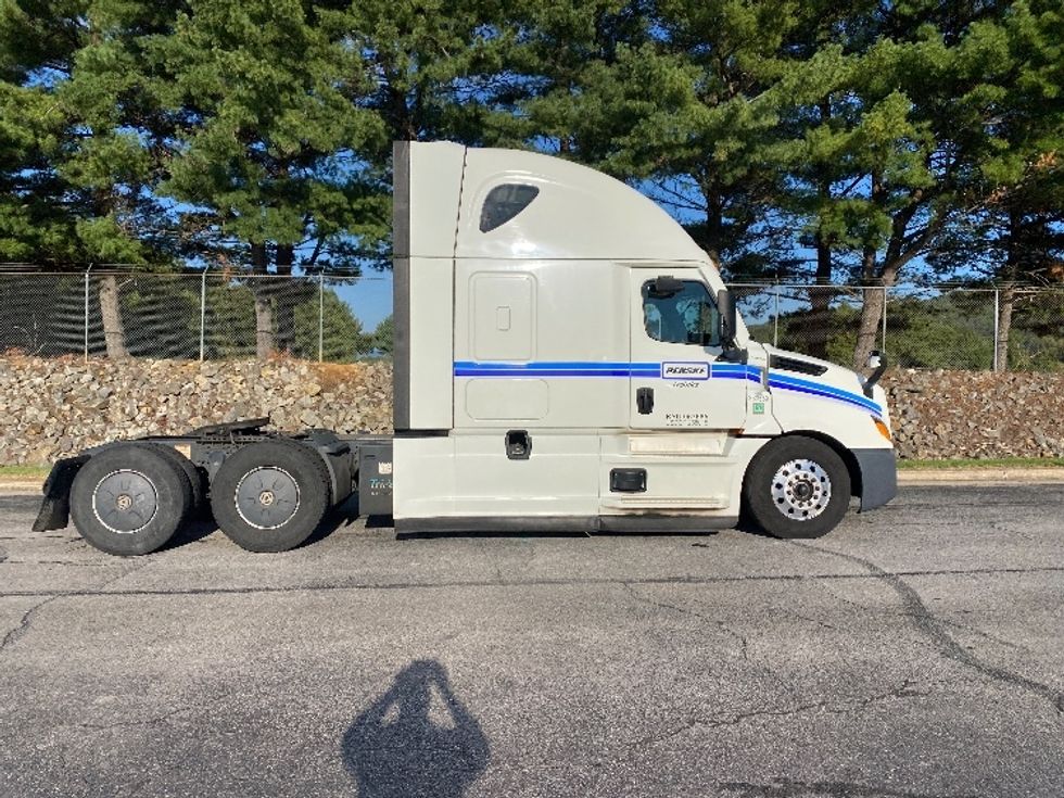 Sleeper Tractor-Heavy Duty Tractors-Freightliner-2020-T12664ST-Salem-VA-610,178\n\t\tmiles-$ 65,750 - Image 8