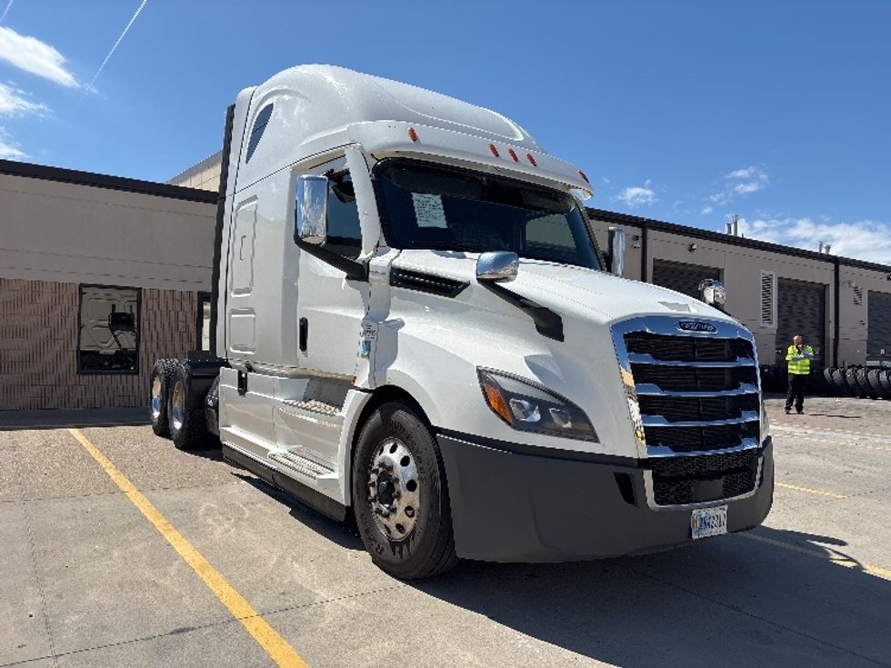 Sleeper Tractor-Heavy Duty Tractors-Freightliner-2020-T12664ST-Salt Lake City-UT-508,547\n\t\tmiles-$ 61,500 - Image 1