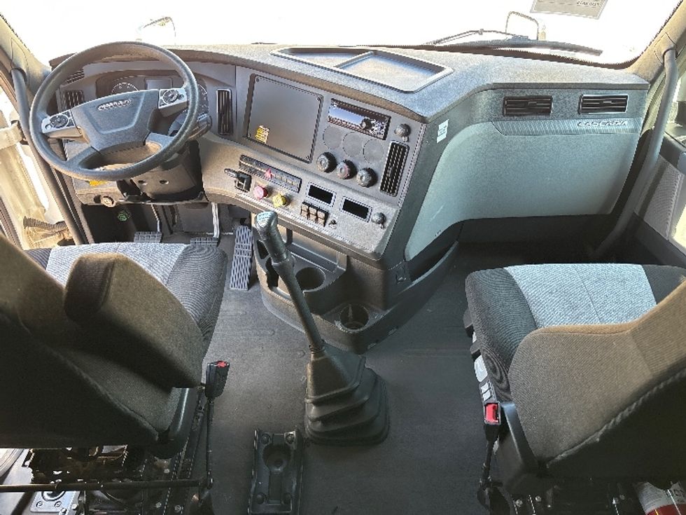 Sleeper Tractor-Heavy Duty Tractors-Freightliner-2020-T12664ST-Salt Lake City-UT-508,547\n\t\tmiles-$ 61,500 - Image 12