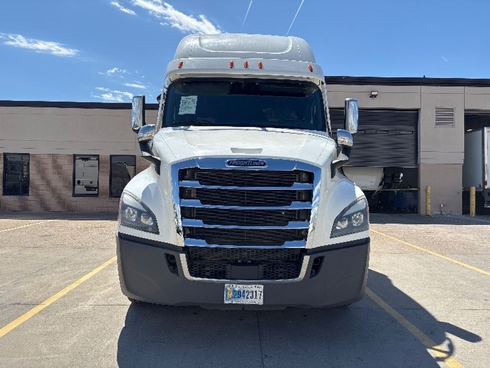 Sleeper Tractor-Heavy Duty Tractors-Freightliner-2020-T12664ST-Salt Lake City-UT-508,547\n\t\tmiles-$ 61,500 - Image 2