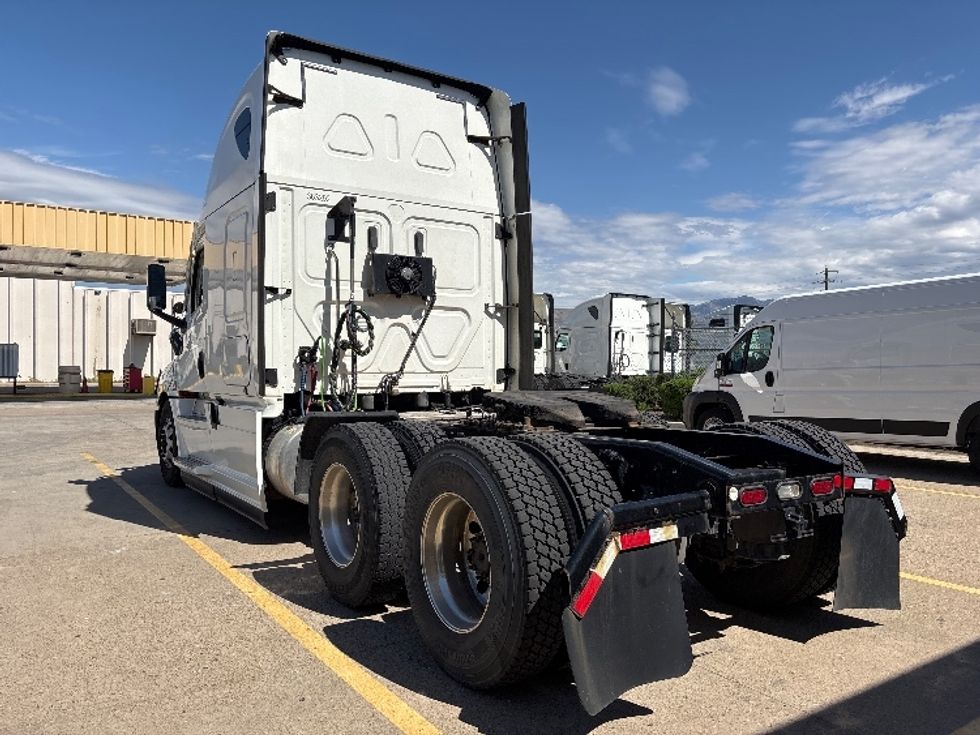 Sleeper Tractor-Heavy Duty Tractors-Freightliner-2020-T12664ST-Salt Lake City-UT-508,547\n\t\tmiles-$ 61,500 - Image 5