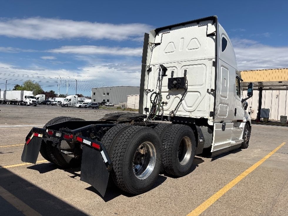 Sleeper Tractor-Heavy Duty Tractors-Freightliner-2020-T12664ST-Salt Lake City-UT-508,547\n\t\tmiles-$ 61,500 - Image 7