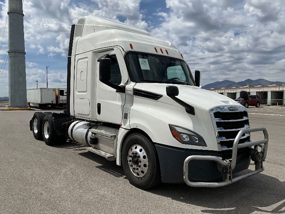 Sleeper Tractor-Heavy Duty Tractors-Freightliner-2020-T12664ST-Salt Lake City-UT-539,407\n\t\tmiles-$ 54,750 - Image 1