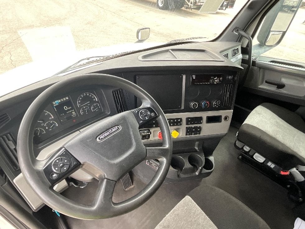 Sleeper Tractor-Heavy Duty Tractors-Freightliner-2020-T12664ST-Salt Lake City-UT-539,407\n\t\tmiles-$ 54,750 - Image 10